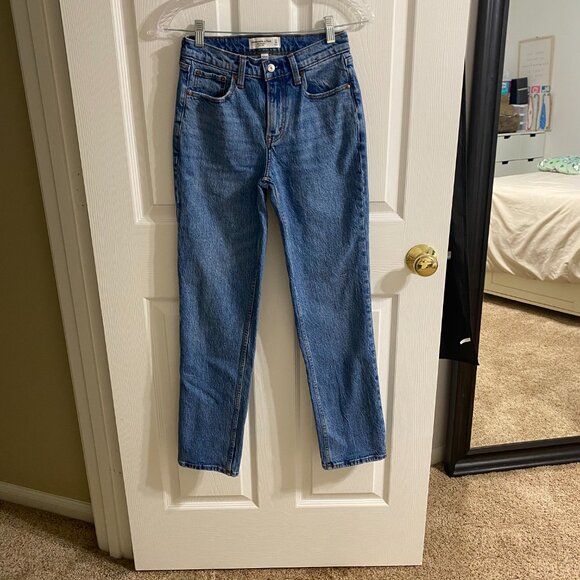 Abercrombie & Fitch Curve Love Mid-rise Straight-Leg Jeans - Size 24 - Picture 2 of 8
